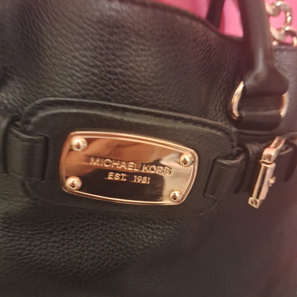 Michael Kors East West Bllack Pebble Leather Handbag - Picture 4 of 9